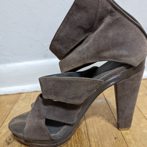 Dark Gray Strappy Heel - Picture 4 of 4